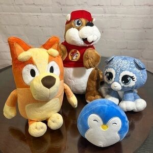 Plushies, Squishmallows, Buc’ees, Bluey. Lot of 4 stuffed toys for kids.Like new